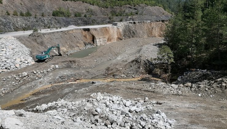122 yıllık tarihi köprü selde büyük zarar gördü