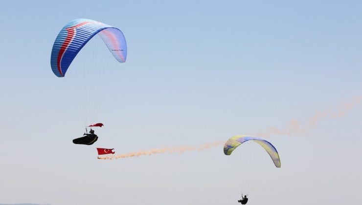30 Ağustos Zafer Bayramı’nı Toros Dağları’nda uçarak kutladılar