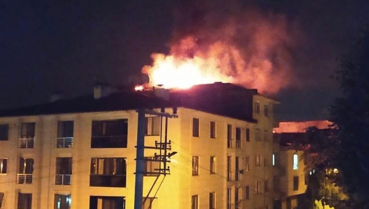5 katlı binanın çatısı alev alev yandı