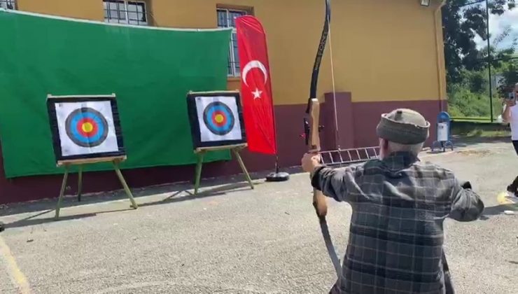 65 yaşındaki Fahrettin Amca ok ile hedefi 12’den vurması vatandaşların ilgi odağı oldu