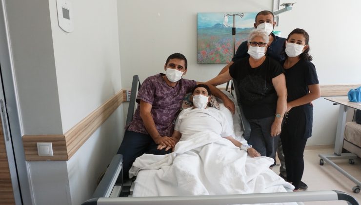 81 yaşındaki kadın ameliyat ile göğsündeki tümörden kurtuldu