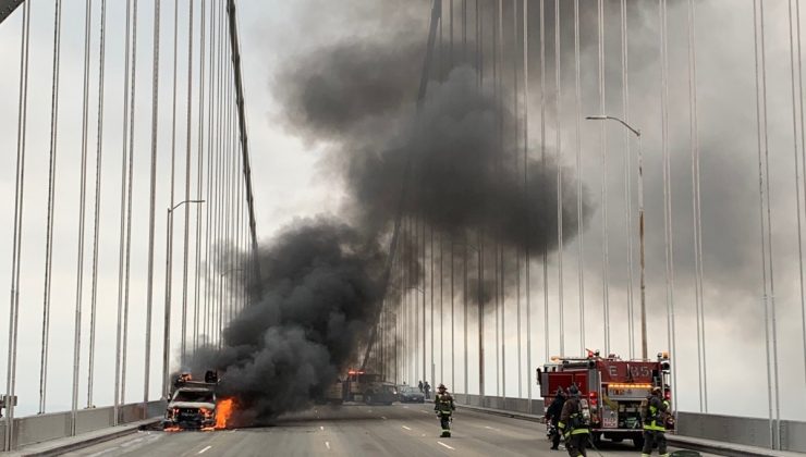 ABD’deki San Francisco-Oakland Körfez Köprüsü üzerinde kamyon yangını