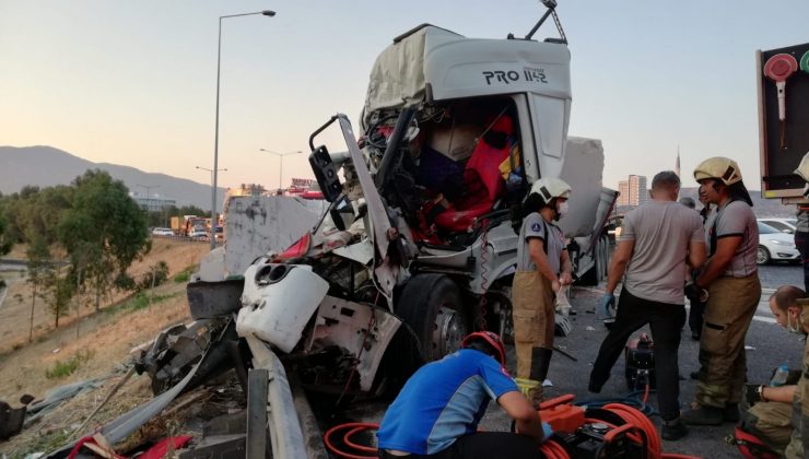 Adres tarifi için durdurulan tıra başka bir tır çarptı: 2’si ağır 3 yaralı