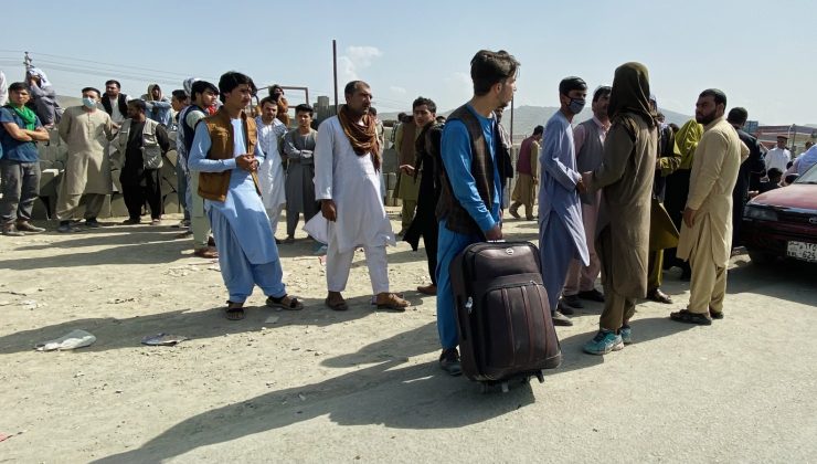 Afgan halkının Kabil Havalimanı’ndaki bekleyişi sürüyor