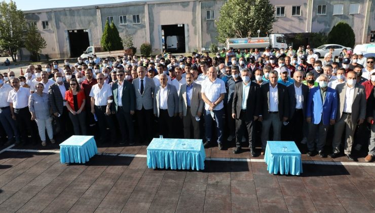 Afyonkarahisar Belediyesi 8 ay geç de olsa işçilerin yüzünü güldürmeyi başardı
