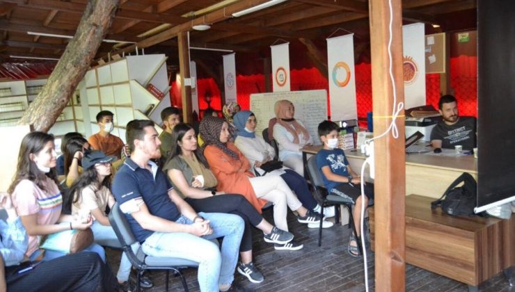 Afyonkarahisar’da genç liderlerin atölye çalışmaları başladı