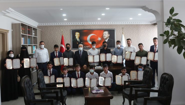 Ağrılı hafızlar belgelerine kavuştu