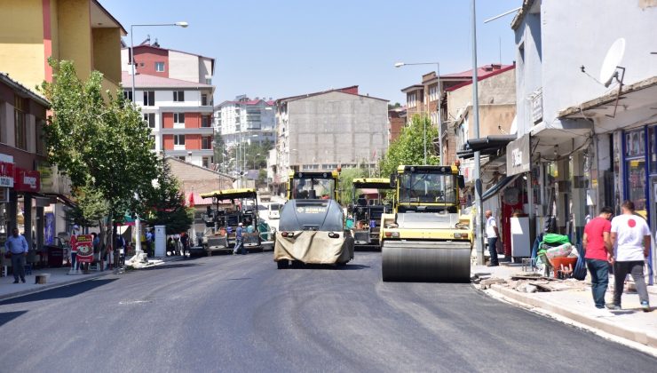 Ahlat Belediyesi’nde sıcak asfalt çalışması