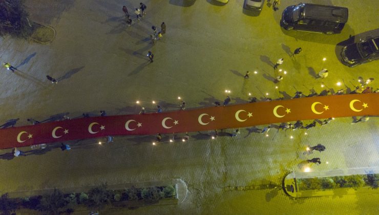 Ahlat’ta 150 metre uzunluğundaki ‘Fener Alayı’ yürüyüşü
