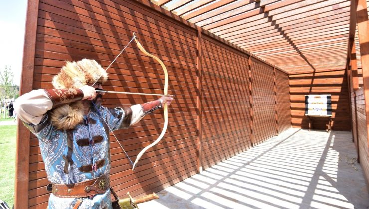 Ahlat’taki Malazgirt kutlamalarında okçuluk sporuna büyük ilgi