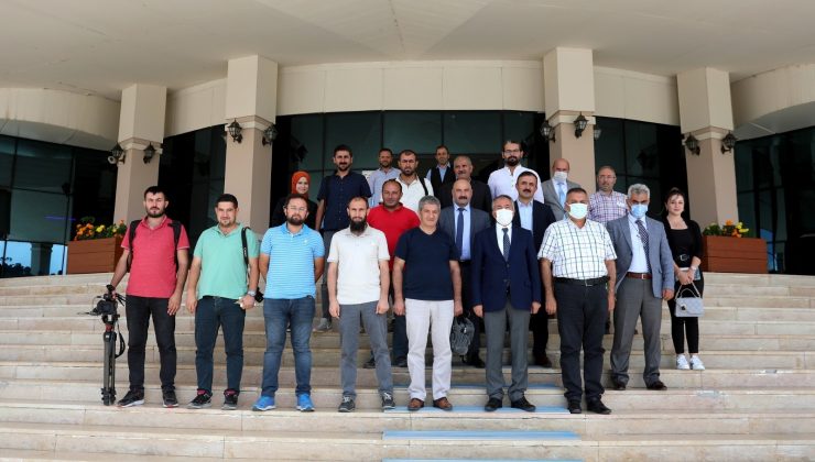 AİÇÜ Rektörü Karabulut basın mensuplarıyla bir araya geldi