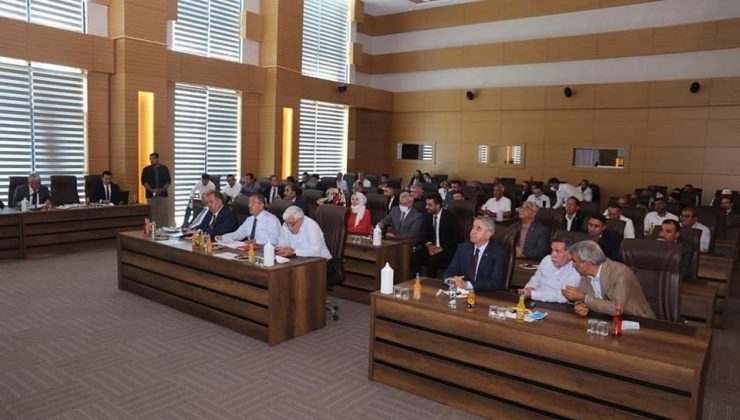 AK Parti Genel Başkan Yardımcısı Özhaseki belediyede toplantıya katıldı