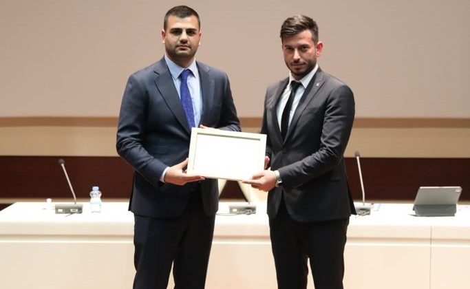 AK Parti Karabük İl Gençlik Kolları’na plaket