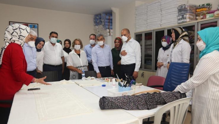 AK Partililer Kadın Meslek Zenginleştirme Merkezi çalışanlarıyla bir araya geldi