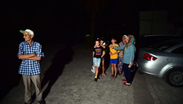 Akyaka’da aileler termik santralin çevresinden tahliye edilenleri bekliyor