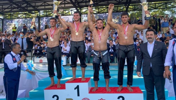 Alaplılı Güreşçiler, Balıkesir’de kürsüye çıktı