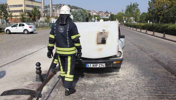 Alevlere teslim olan otomobili küle dönmekten itfaiye kurtardı