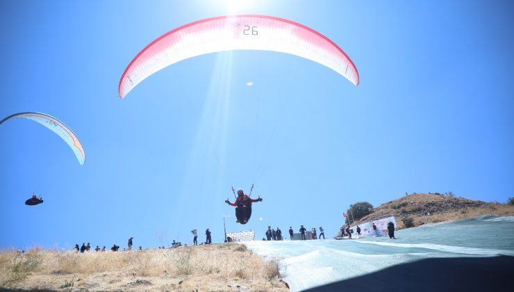 Ali Dağı’nda 12. yamaç paraşütü heyecanı