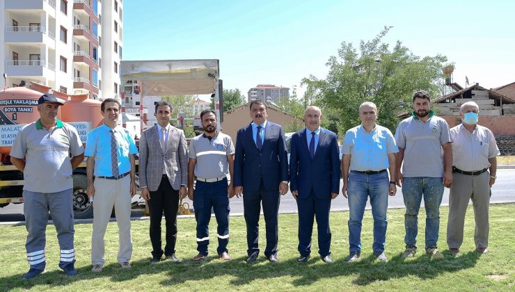 Altınkayısı Bulvarı’nda yol çizgi ve işaretlemeleri yapıldı