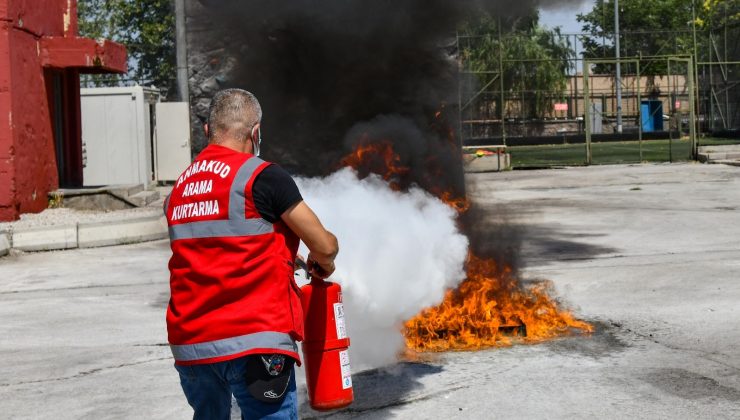 Ankara İtfaiyesi’nden gönüllü motosikletlilere yangın eğitimi