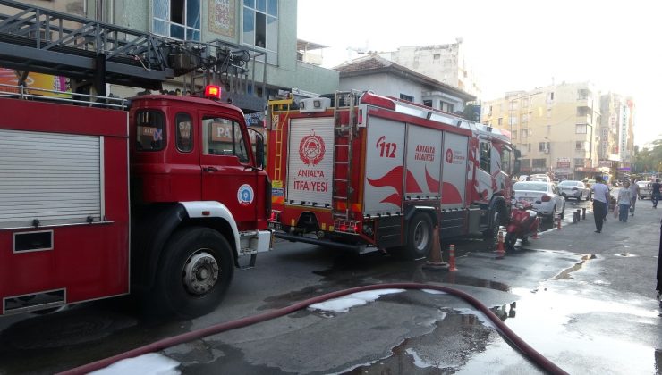 Antalya’da apartman dairesinde yangın