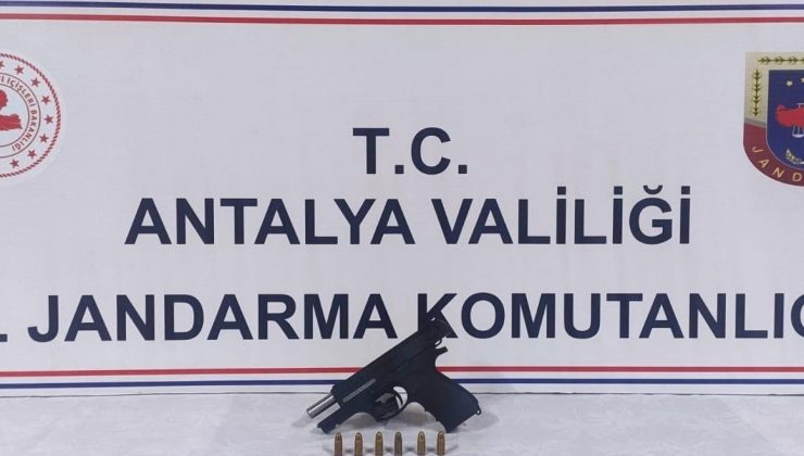Antalya’da ruhsatsız tabanca ele geçirildi