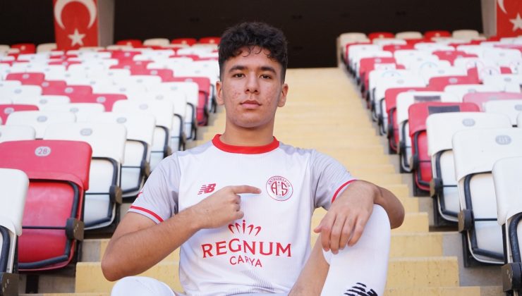 Antalyaspor’da yeni sezon formalar tanıtıldı