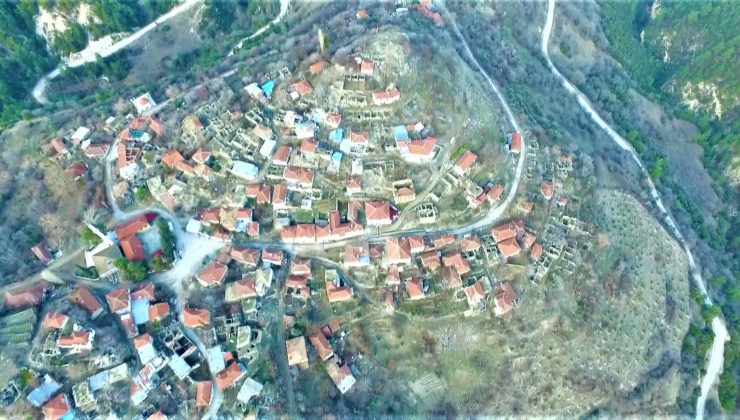 Antik kentin üzerinde yaşıyorlar