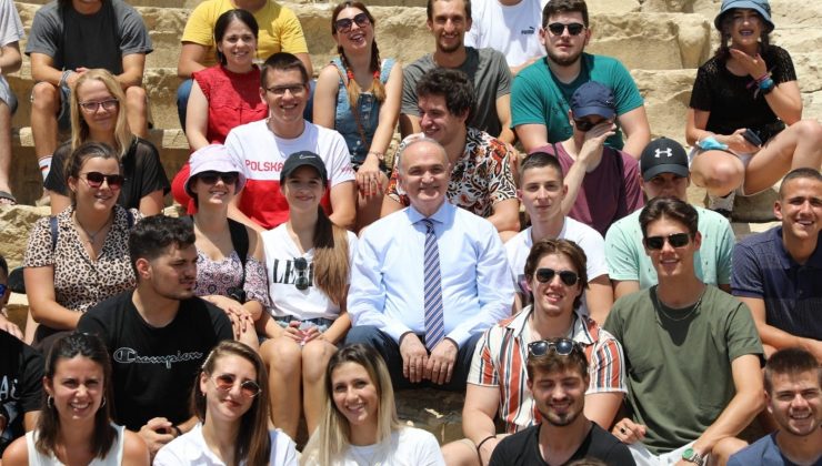 Antik kentin ziyaretçileri yabancı öğrenciler oldu