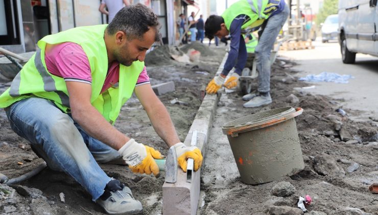 Ardahan Belediyesi’nden sıcak asfalt ve kaldırım çalışması