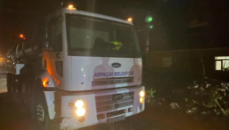 Arpaçay’da evler sular altında kaldı