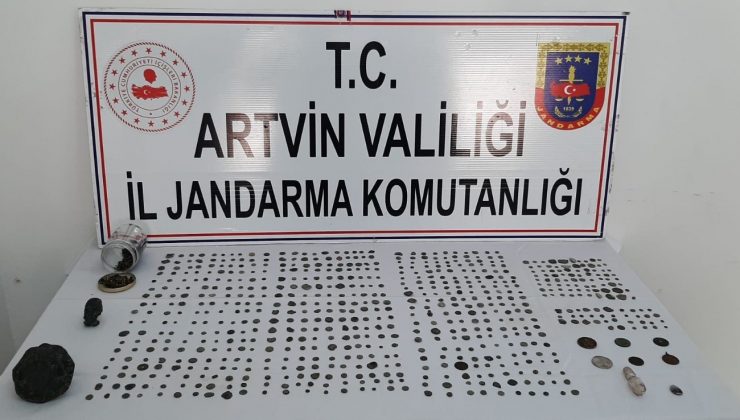 Artvin’de jandarma ekipleri 690 adet sikke ele geçirdi