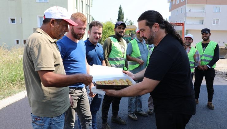 Asfaltlama ekibine tatlı sürpriz