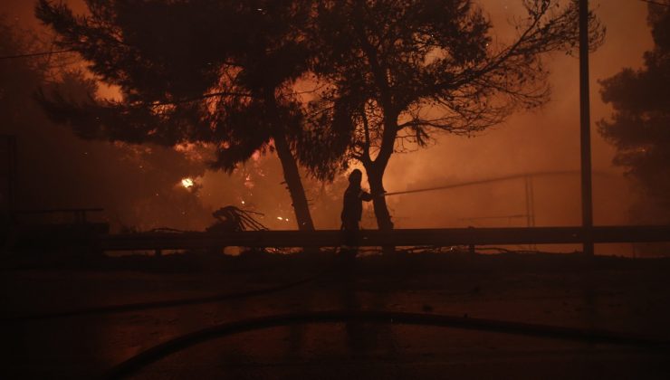 Atina’nın kuzeyindeki orman yangınları  yeniden alevlendi