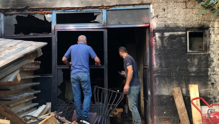 Atölyesindeki yangını söndürmek isterken dumandan etkilendi