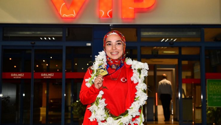 Avrupa Şampiyonu karateci Keyda Nur Çolak’a havalimanında coşkulu karşılama