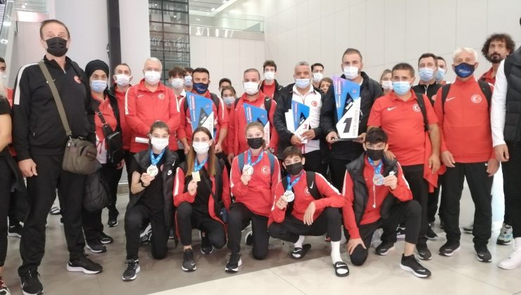 Avrupa şampiyonu milli tekvandocular yurda döndü
