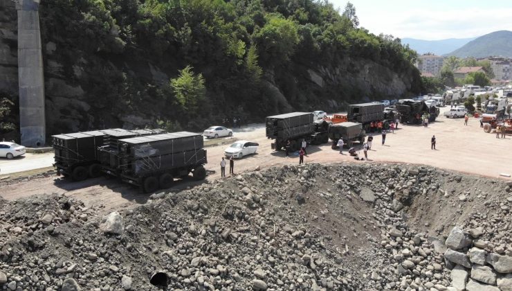 Ayancık’ta selin yıktığı köprünün yerine askeri köprü