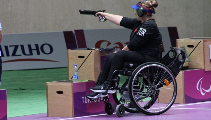 Ayşegül Pehlivanlar’dan gümüş madalya