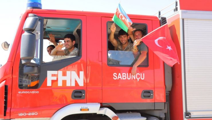 Azerbaycanlı itfaiyeciler görevlerini tamamlayıp dönüş yoluna geçti