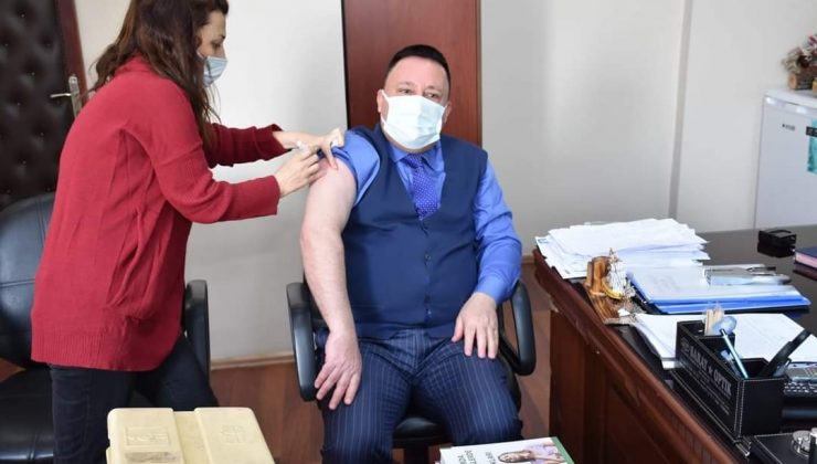 Bağlar Belediyesi’nden aşı konusunda örnek çalışma