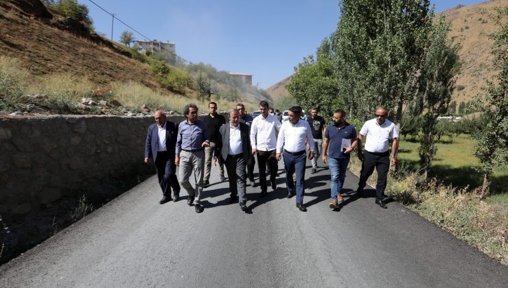 Bahçesaray’da toprak yollar asfaltlanıyor