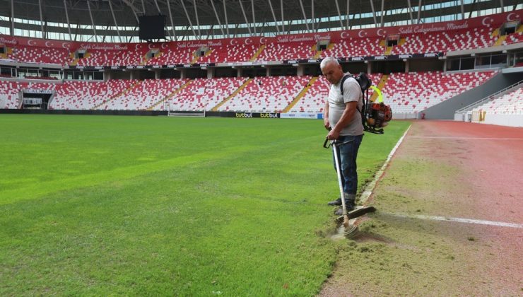 Bahçeşehir Koleji Sivas 4 Eylül Stadyumu temizlendi