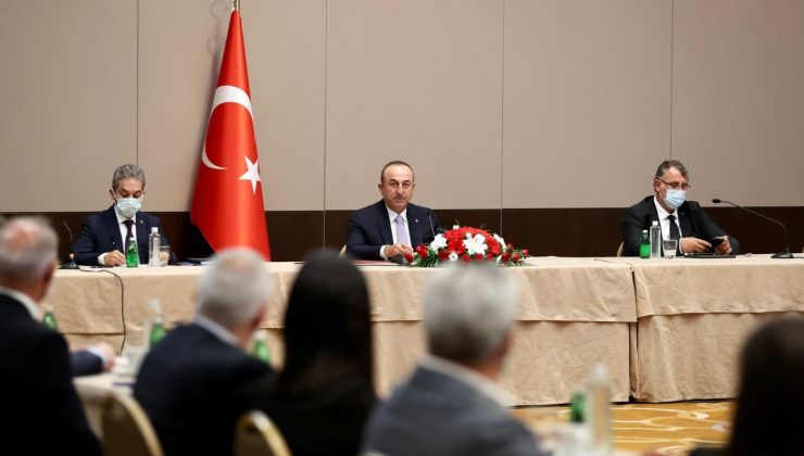 Bakan Çavuşoğlu, Sırbistan’da Türk iş adamlarıyla görüştü