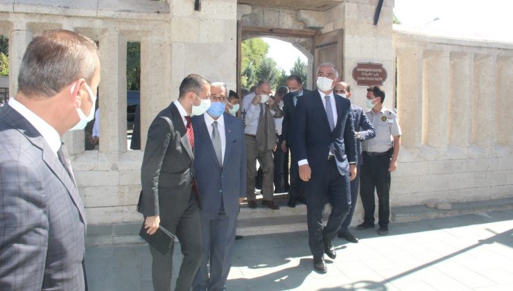 Bakan Ersoy, restorasyon çalışmalarını inceledi