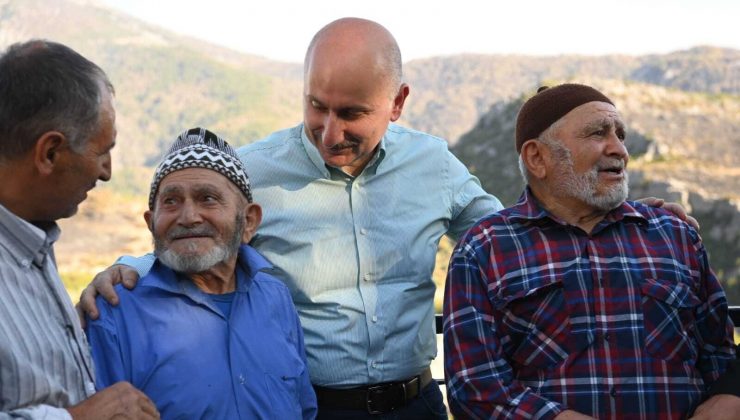 Bakan Karaismailoğlu: “Sahada yangınla mücadeleye pek çok noktada gece gündüz devam ediyoruz”