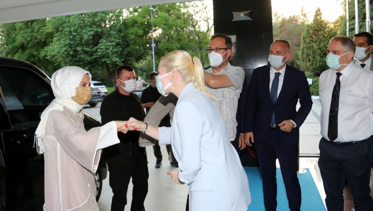 Bakan Kasapoğlu, Rektör Özkan ile bir araya geldi