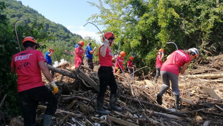 BAKUT ekibi sel bölgesinde arama çalışmalarını sürdürüyor