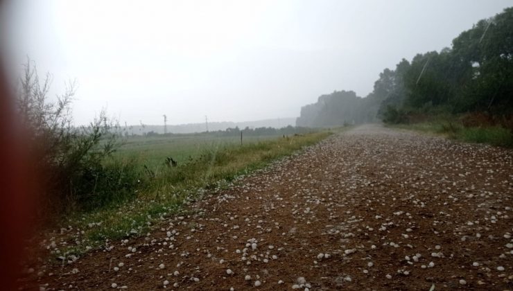 Balkanlardan gelen yağışlı hava dolu getirdi: Ceviz büyüklüğünde dolu yağdı