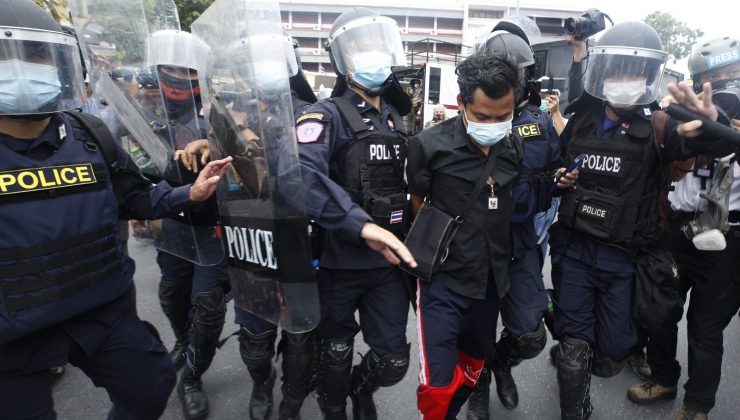 Bangkok sokakları savaş alanına döndü